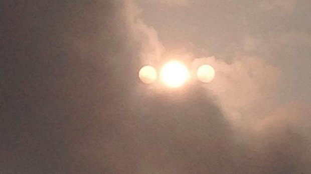 มหัศจรรย์!! ชาวบ้านถ่ายคลิปบนท้องฟ้า เห็นจะจะพระอาทิตย์โผล่มา 3 ดวง (คลิป)