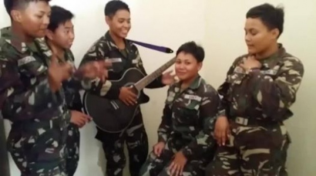 เจ๋งมากกกก เพลงประสานเสียงจาก ทหารหญิง(สาวหล่อ)ฟิลิปปินส์ 