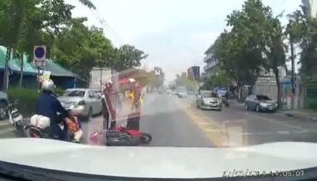  เหตุ..จับมอไซค์ไม่ตั้งกรวย ‪#‎สุดท้ายรถล้ม‬