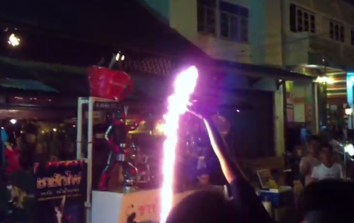 สุดเจ๋ง..!! ชาชักไฟ @ถนนคนเดินตลาด 200 ปี ปราณบุรี