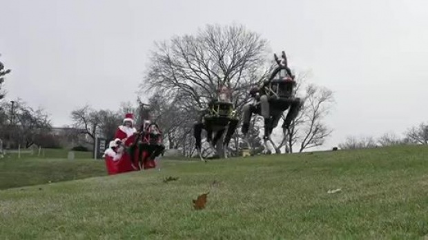 ซานตาคลอสไฮเทค ใช้หุ่นยนต์ลากเลื่อนแทนกวางเรนเดียร์