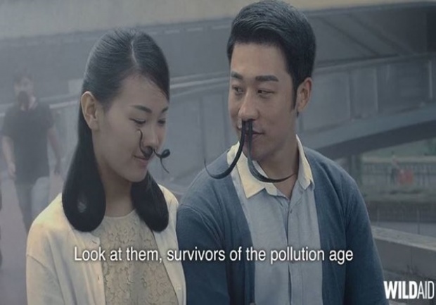 คิดได้เนอะ!!มนุษย์ขนจมูกยาว รณรงค์ต้านมลพิษทางอากาศในจีน