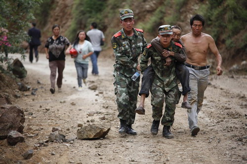 สื่อจีนเผยคลิปกล้องวงจรปิด แผ่นดินไหวยูนนานรุนแรงสุดในรอบ 14 ปีวานนี้ 