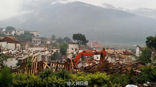 สื่อจีนเผยคลิปกล้องวงจรปิด แผ่นดินไหวยูนนานรุนแรงสุดในรอบ 14 ปีวานนี้ 
