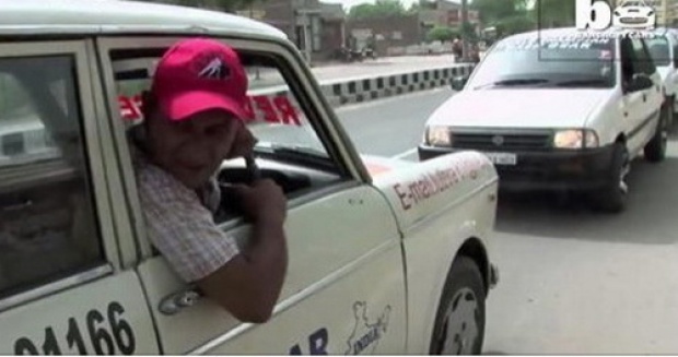 หนุ่มอินเดียเทพ! ขับรถถอยหลังทุกเส้นทางนาน 12 ปี