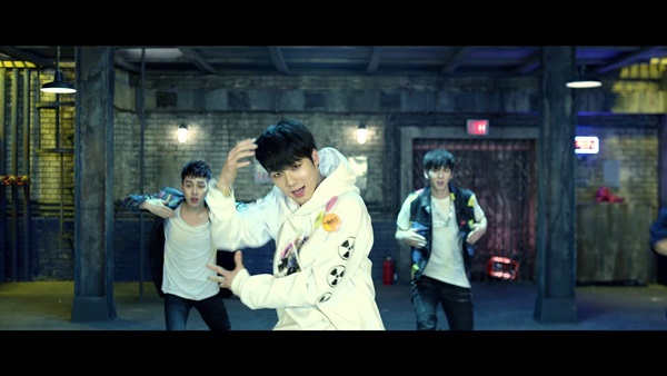 MV ใหม่ Mad town หล่อทะลุใจ!!