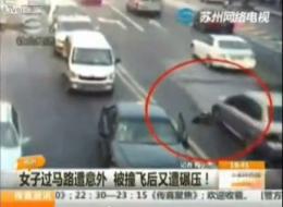 สยองสาวจีน โดนรถชนล้มแล้วโดนทับซ้ำ โชคดีแค่บาดเจ็บ