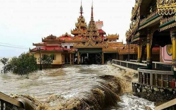 แม่น้ำเกรี้ยวกราด!! อุทกภัยที่ประเทศเพื่อนบ้าน น่ากลัวมาก!! (คลิป)