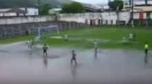 น้ำท่วมก็ไม่หวั่น!! ลีกซีเรียบี บราซิล เตะบอลกันมันส์ไม่เลิก...