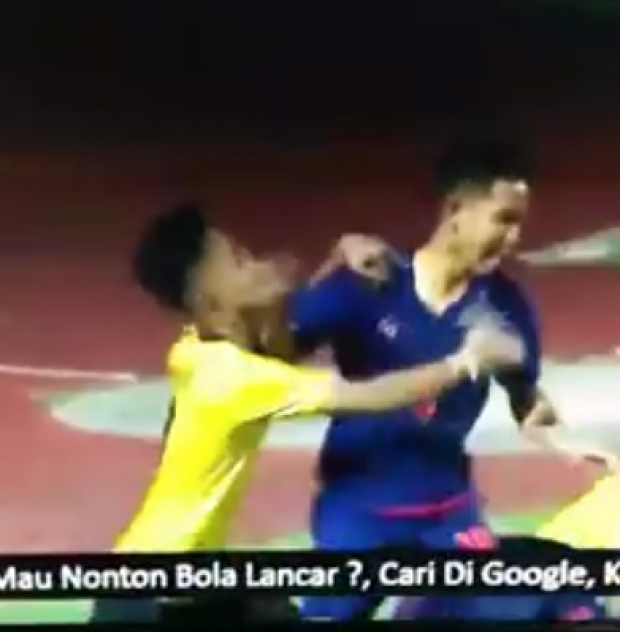 บอลหรือมวย  ก้องภพ สร้อยรัก ยู15 ทีมชาติไทย คุมอารมณ์ไม่อยู่ ซัดทีมตรงข้าม(คลิป)