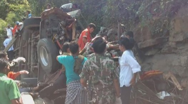  เหตุการ์ณรถบัสตกเขาตับเต่า !! ‪#‎กาญจนบุรี‬ 