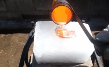เจ็บเลย!!เมื่อทดลองเททองแดงร้อนๆลงบนน้ำแข็งก้อนระเบิดตู้ม!!