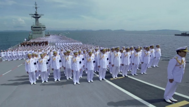 ขลัง ! และ สวยงาม!! คลิป ทหารเรือร้องเพลงสรรเสริญพระบารมี บนเรือหลวงจักรีนฤเบศร 