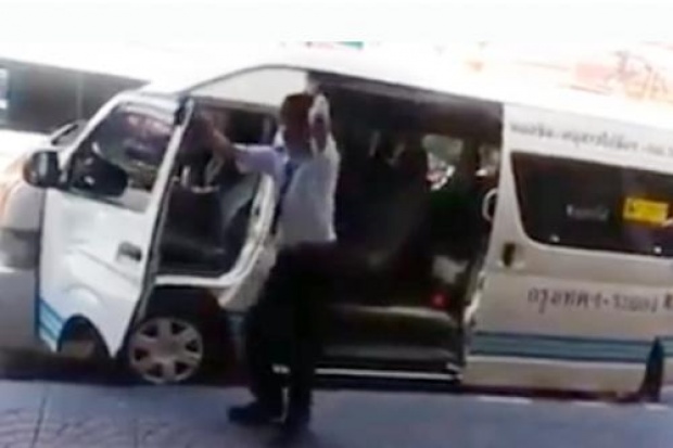 สเต็ปโดนใจ!! หนุ่มวินรถตู้ โชว์เต้น กาโว เรียกผู้โดยสาร