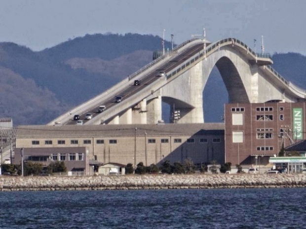 สะพานชันที่สุดในญี่ปุ่นสะพาน Eshima Ohashi