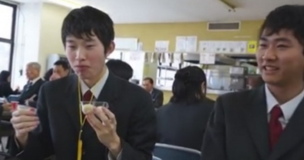 มาดูอาการหลังจากเด็กนักเรียน ญี่ปุ่นกินขนมไทย ว่าเป็นยังไง
