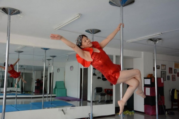 อัยยะ ! อาม่า65ปี โชว์เหนือเต้นรูดเสา(Pole Dance)ระดับเรียกเสียงกรี๊ด Asia′s Got Talent (ชมคลิป)
