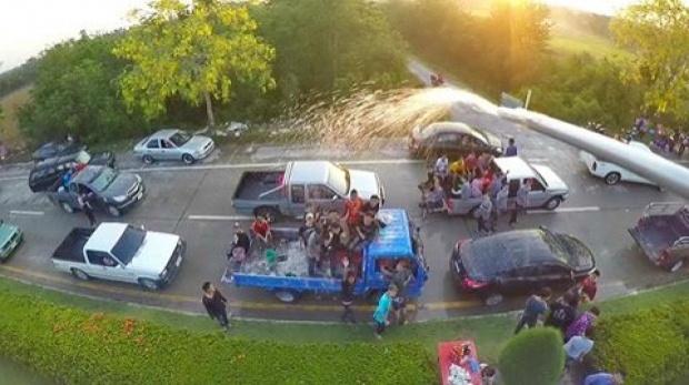 ปืนฉีดน้ำ โดรนบังคับวิทยุ FLYING WATER GUN