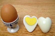 รู้ยัง! วิธีทำไข่ต้ม “รูปหัวใจ” ที่แสนง่าย! 
