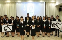 ซาบซึ้ง นักศึกษาเมียนมา ร้องเพลง ต้นไม้ของพ่อ ในภาษาพม่า