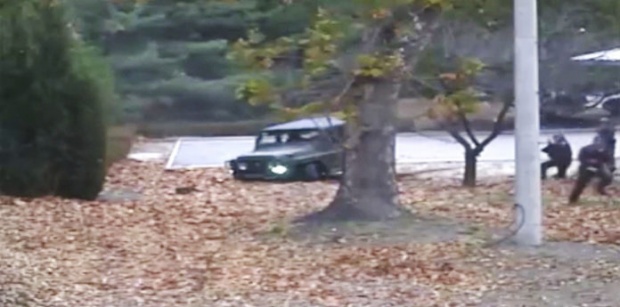เปิดคลิประทึก!! ทหารเกาหลีเหนือถูกไล่ยิงกราดวินาทีหนีเข้าฝั่งเกาหลีใต้ (คลิป)