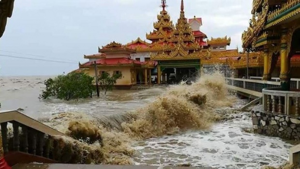แม่น้ำเกรี้ยวกราด!! อุทกภัยที่ประเทศเพื่อนบ้าน น่ากลัวมาก!! (คลิป)