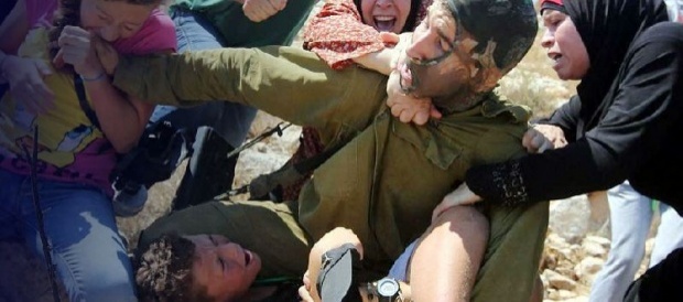 ชุลมุนทหารอิสราเอลไล่จับเด็กปาเลสไตน์ วิจารณ์กันเดือด!!