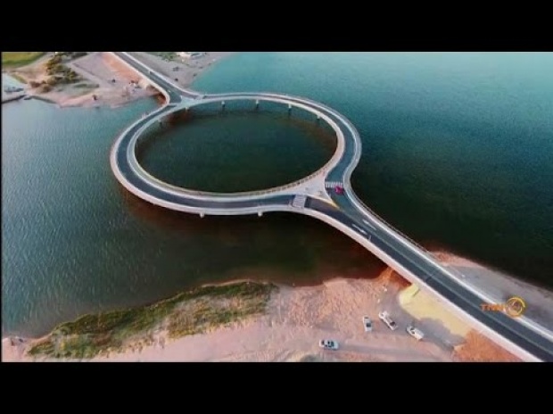 สวยมาก!! อุรุกวัยสร้างสะพานวงกลมข้ามทะเลสาบ ให้ขับรถชมวิว  