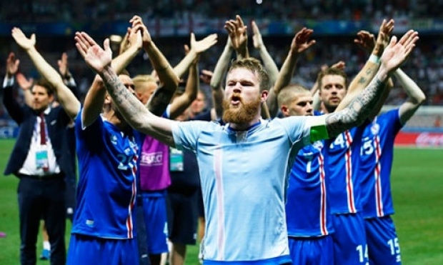 ประวัติศาสตร์ของไอซ์แลนด์!! นำกองเชียร์ฉลองสไตล์ไวกิ้งหลังเข้ารอบ 8ทีม (ชมคลิป)