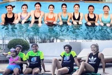 โมเม้นท์คิ้วท์ๆของเหล่าตบสาวไทย อวดเซ็กซี่กลางสระว่ายน้ำ(คลิป)