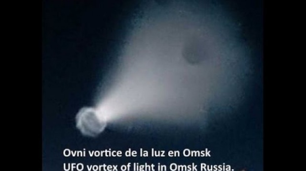 เกิดวงแสงประหลาดสีฟ้า Vortex เหนือท้องฟ้าเมือง Omsk ประเทศรัสเซีย